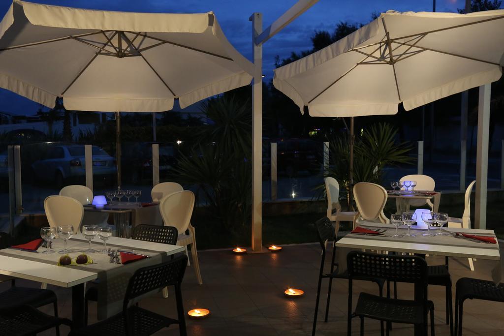 Hotel Vela D'Oro Riccione Exterior photo